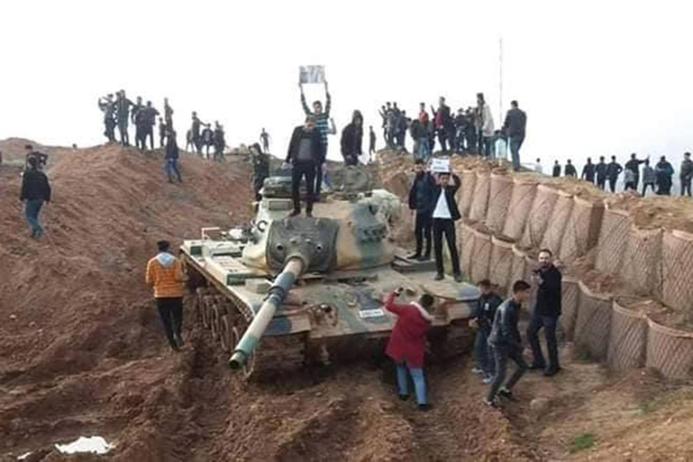 Türkiye'ye ait askeri üs yakıldı